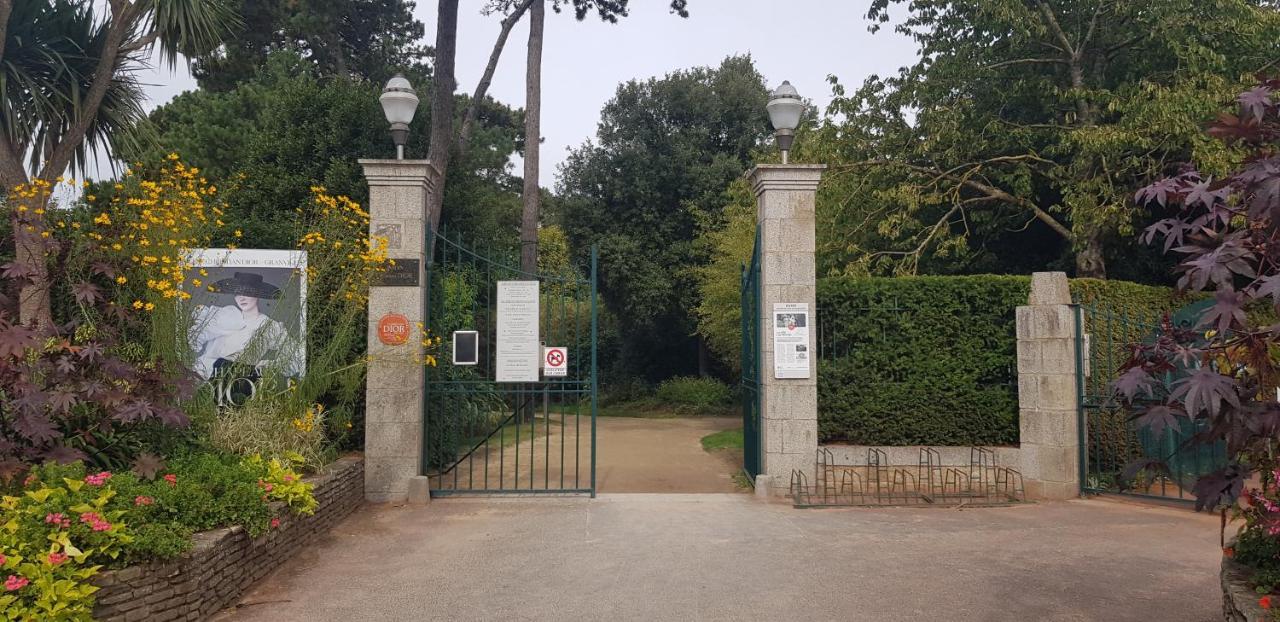 Maison de Berry Villedieu-les-Poêles Extérieur photo