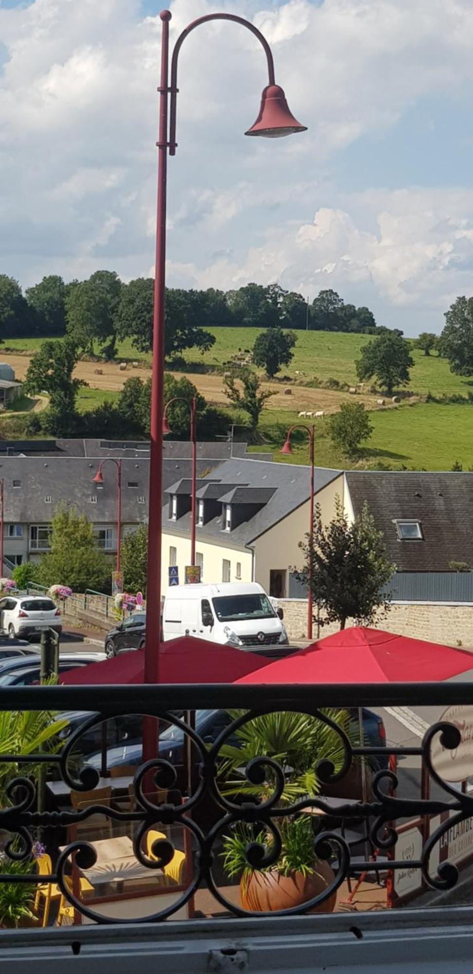 Maison de Berry Villedieu-les-Poêles Extérieur photo